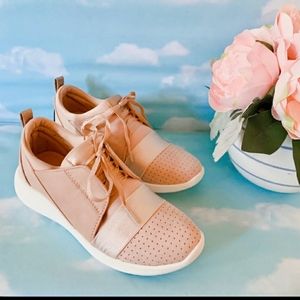 Womens memory foam sneakers sizes 8 & 9